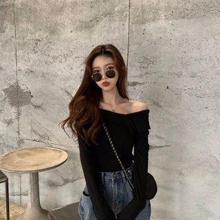 Off-shoulder Ruffled T-shirt Black - One Size