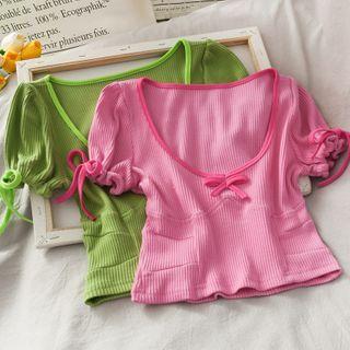 Ribbon-accent U-neck Crop T-shirt
