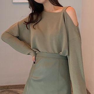 Cutout T-shirt / Faux Leather A-line Skirt