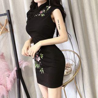 Short-sleeve Flower Embroidered Mini Qipao Sheath Dress