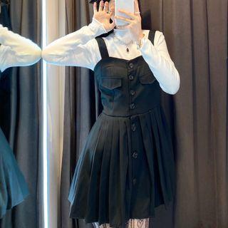 Mock-neck T-shirt / Sleeveless Pleated Dress