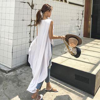Sleeveless Long Dip-back Top