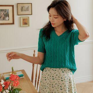 Vivid V-neck Cable-knit Top