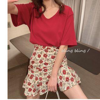 Elbow-sleeve T-shirt / Floral Mini Skirt