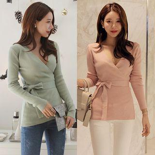Ribbon-waisted V-neck Knit Top
