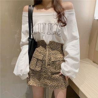 Off Shoulder Lettering T-shirt / Leopard Print Skirt