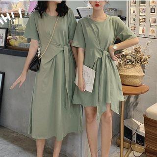 Short-sleeve Knotted T-shirt Mini Dress / Midi Dress