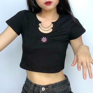 Short-sleeve Floral Embroidered Chained Cropped T-shirt