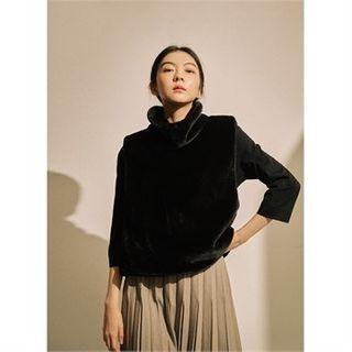 Turtle-neck Fuax-fur Vest