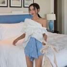 Short-sleeve Off-shoulder Top White - One Size