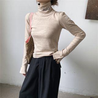 Mock-neck Embroider Letter Top