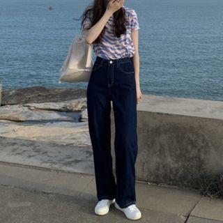 Short-sleeve Print T-shirt / High-waist Straight Cut Jeans