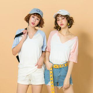 Short-sleeve Raglan V-neck T-shirt