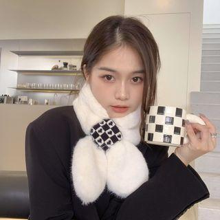 Heart Checker Faux Fur Scarf