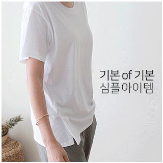 Short-sleeve Round-neck Slit-side T-shirt