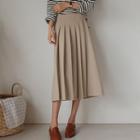 Button-side Pintuck Long Skirt