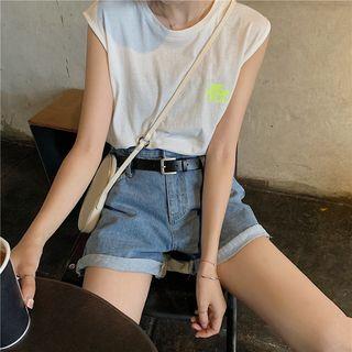 Set: Cap-sleeve T-shirt + Denim Shorts