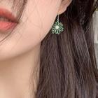 Non-matching 925 Sterling Silver Daisy Dangle Earring