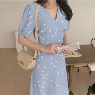 Short-sleeve V-neck Small Daisy Dress