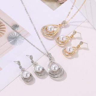 Set: Faux Pearl Pendant Necklace + Drop Earring