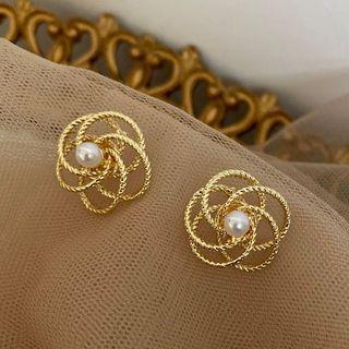 Flower Alloy Faux Pearl Earring 1 Pair - White Faux Pearl - Gold - One Size