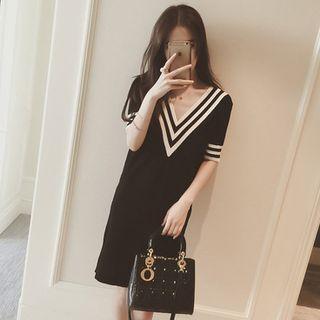 Contrast Trim Short-sleeve V-neck Knit Dress