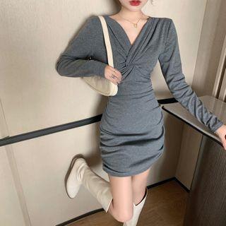 Long-sleeve V-neck Knotted Plain Dress