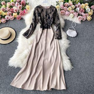 Round-neck Lace Panel Maxi Dress