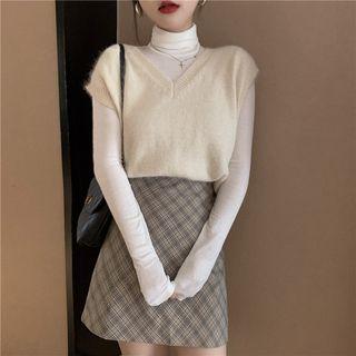 High-neck Plain T-shirt / V-neck Plain Knit Vest / High-waist Plaid Skirt