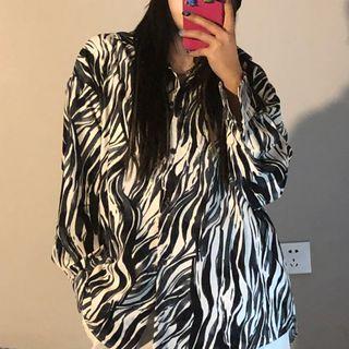 Zebra Print Shirt / Plain Sweatpants