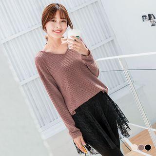 Long-sleeve Embossed V-neck Vented Tee