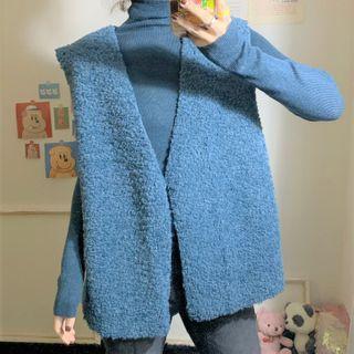Long-sleeve Turtleneck Knit Top / Fleece Vest