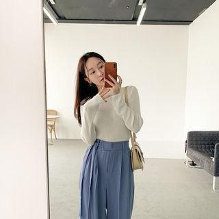 Round-neck Button-sleeve Knit Top