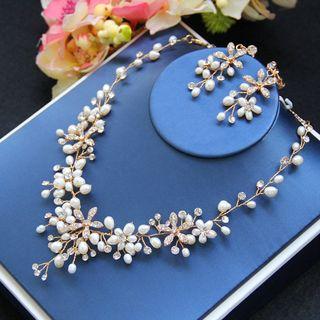 Set: Freshwater Pearl Necklace + Earring