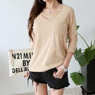 V-neck Patch-pocket T-shirt