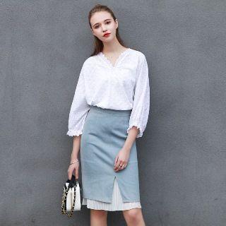 Set: 3/4-sleeve V-neck Plain Top + Paneled Skirt
