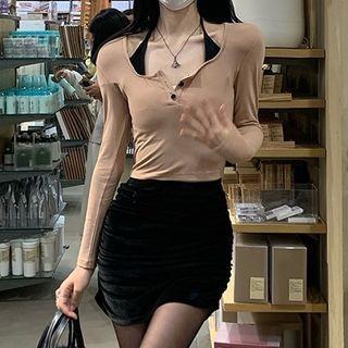 Short-sleeve Henley T-shirt / Mini Pencil Skirt