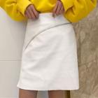 Mock-neck Pullover / Faux-leather A-line Skirt