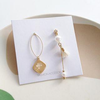 Non-matching Faux Pearl Resin Dangle Earring