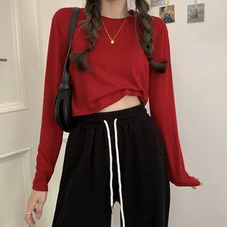 Long-sleeve T-shirt / High-waist Jogger Pants