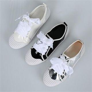 Cap-toe Lace-up Sneakers