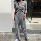 Short-sleeve Twisted T-shirt / Pants
