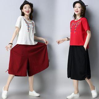 Short-sleeve Embroidered Top / Wide-leg Cropped Pants