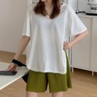 Wide-leg Shorts / Elbow-sleeve T-shirt