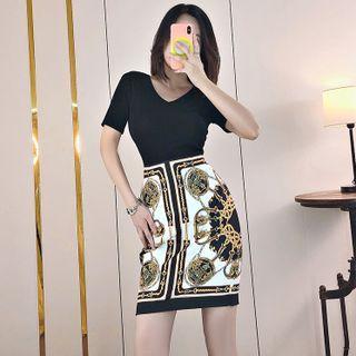 Set: Short-sleeve V-neck T-shirt + Printed Mini Pencil Skirt
