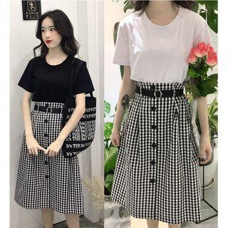 Short-sleeve T-shirt / Plaid A-line Buttoned Skirt