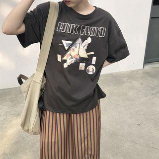 Short-sleeve Printed T-shirt / Striped Skirt