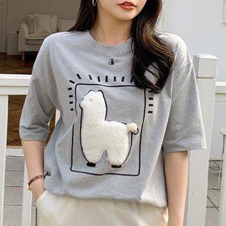 Elbow-sleeve Llama Patched T-shirt