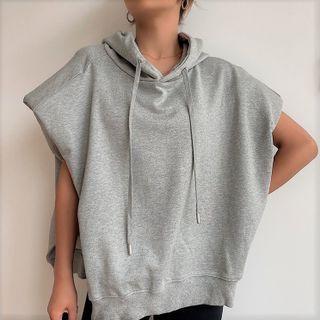 Sleeveless Slit-side Hoodie
