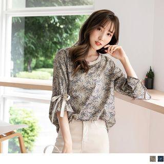 3/4 Sleeve Floral Print Tie-cuff Top